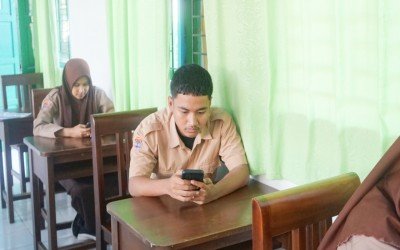 Era Digital di Sinjai: Intip Keseruan Ratusan Peserta didik MAN 1 Sinjai Ujian Pakai Smartphone