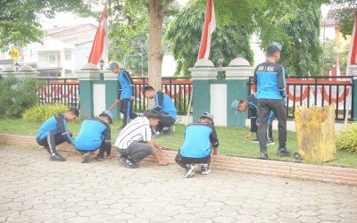 Keren! Cara MAN 1 Sinjai Maknai Kemerdekaan: Bersihkan Masjid Serentak‎