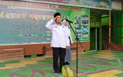 Tegaskan Disiplin dan Akademik, Ini Pesan Pembina Upacara MAN 1 Sinjai Untuk Guru dan Murid